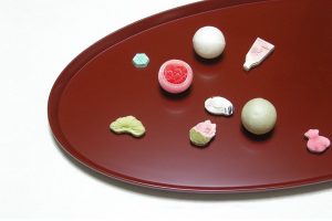 盛込み平皿と加賀の和菓子