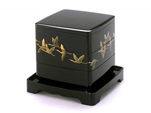 Sandan-juu (3-tier stacking food boxes) "Gunsho"