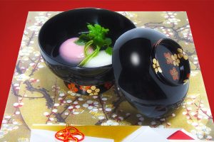 Nimono-wan (Bowl for boiled food) "Plum blossoms"