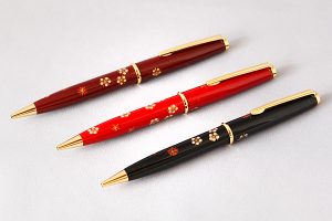 Maki-e lacquered ballpoint pen "Plum blossoms"