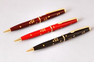 Maki-e lacquered ballpoint pen "Flurry of cherry blossoms"