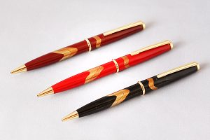 Maki-e lacquered ballpoint pen "Zuiun (Auspicious clouds)"