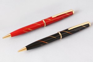 朱・黒 各1本 33,000円(税込) Ballpoint Pen "Rays of Light"