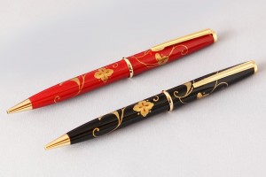 朱・黒 各1本 40,700円(税込) Ballpoint Pen "Arabesque"