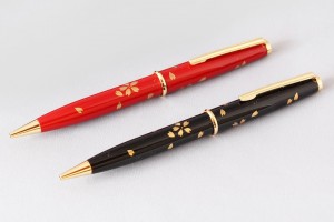 朱・黒 各1本 27,500円(税込) Ballpoint Pen "Cherry Blossoms"